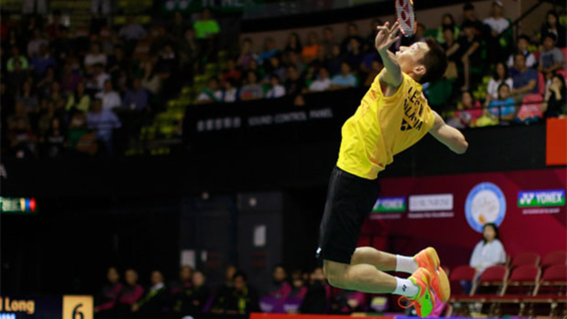 Datuk Seri Lee Chong Wei smashing 